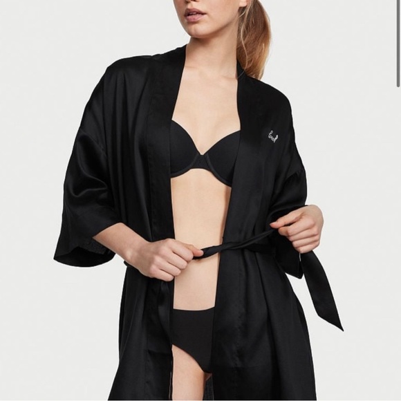 Victoria’s Secret Silky Satin Black Kimono Sleeve Belted Robe W/ Pockets Sz S/M - Picture 12 of 15